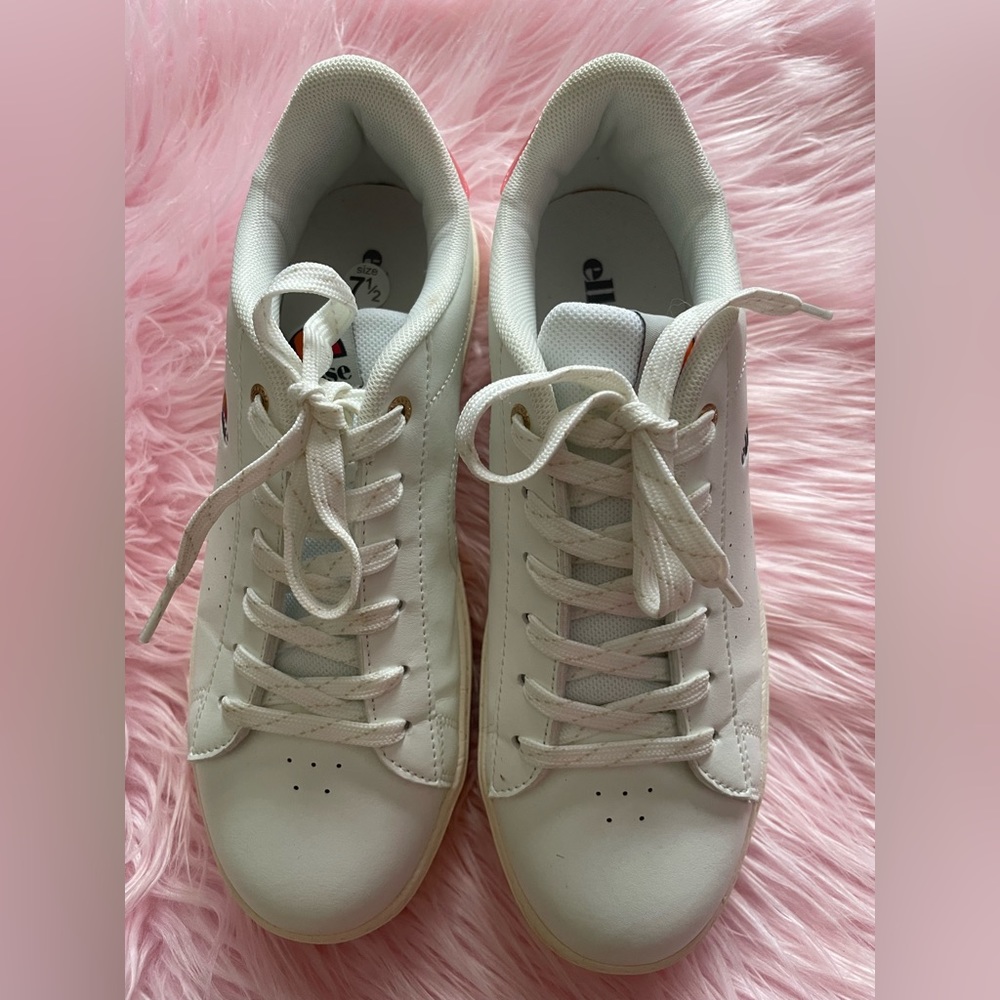 - - Ellesse tennis shoes for women size 7.5 the Lydia model in great condition